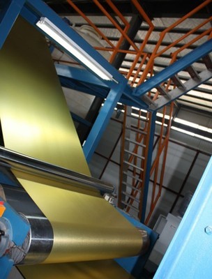 江蘇鑫美新材料科技 專注金屬拉絲加工，詳解拉絲鋁卷的價(jià)格、廠家與產(chǎn)品應(yīng)用